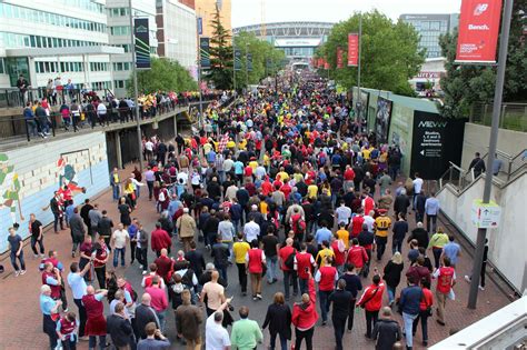 Crowd Simulation: Walking on Wembley Way - The FA Cup Final Arsenal vs. Aston Villa 2015 Gathering