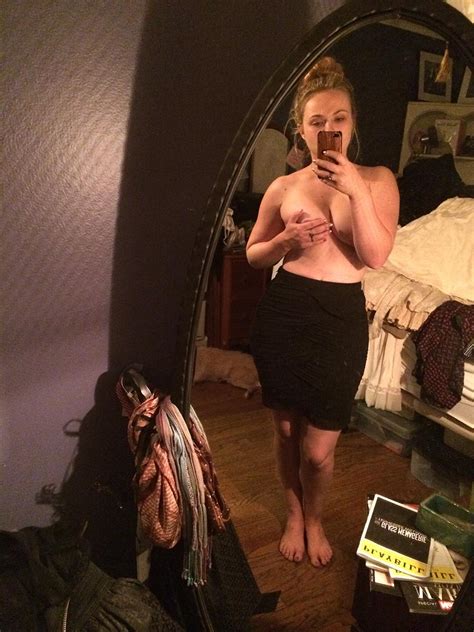 Amanda Fuller Nude Leaked Pics — Weight Gain Didnt Stop Her To Strip