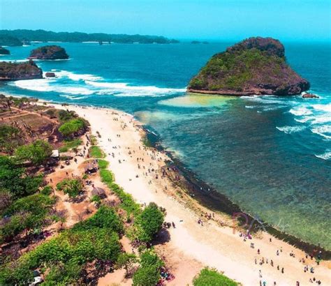 Harga tiket masuk pantai lon malang. Pantai Goa Cina: Harga Tiket Masuk & Rute Menuju Lokasi +Gambar