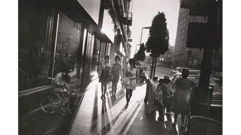 What Photographers Can Learn From Garry Winogrand Bbc Culture