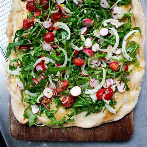 Pizza Aux Pissenlits Dandelion Flatbread Recipe Recipes Food Tasting Cooking Recipes