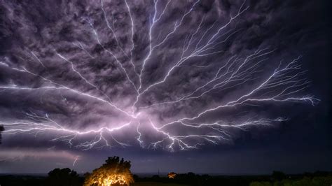 Texas Lightning Storm Photos Capture Natures Raw Beauty And True