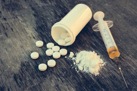Difference Between Opioids And Opiates Promises Behavioral Health
