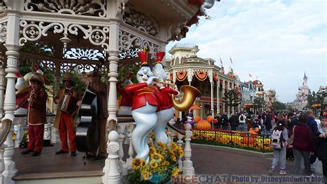 Mickey's Halloween Celebration Parade Wows Disneyland Paris Crowds