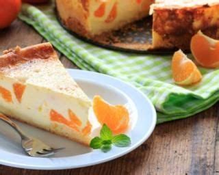 Délicieux cheesecake végétalien et sans gluten. Cheesecake minceur à l'orange, clémentines et fromage ...
