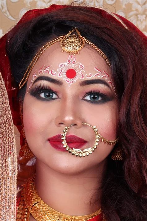 bridal makeup looks indian bridal makeup bridal nose ring bengali wedding indian silk sarees