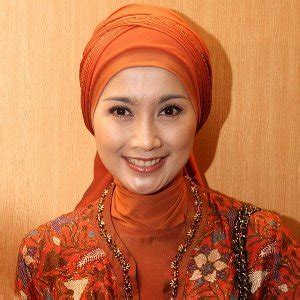 Biodata Desy Ratnasari termasuk Profil Pribadi & Data Keluarga