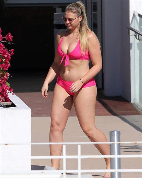 Iskra Lawrences Cleavage Spills Out Of Eye Popping Pink Bikini As She