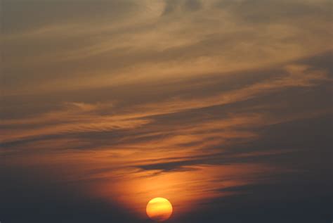 無料画像 海 地平線 雲 日の出 日没 太陽光 夜明け 夕暮れ イブニング 残光 夜空 地球の雰囲気 朝は赤い空