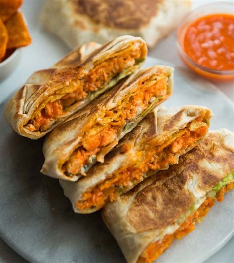We whipped up a batch of our homemade refried beans, and we used our homemade taco seasoning mix for the ground beef. Buffalo Chicken Crunchwrap | Recipe in 2020 | Make ...