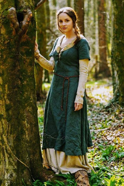 Pin By Aria Olson On Medieval And Fantasy Medieval Fashion Medieval