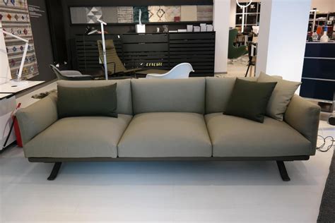 Es ist ein klassisches sofa, das sehr lange freude macht. Sofa Boma Dreisitzer Stoff 278 Olive mit 3 Kissen - Kettal - Sofas - günstig kaufen | MöbelFirst