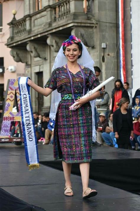 Venta Mujeres De Traje Tipico De Guatemala En Stock