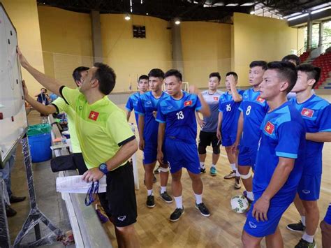 Đội tuyển futsal việt nam đang rất quyết tâm giành vé lần thứ 2 trong lịch sử tham dự một kỳ futsal world cup và để đạt mục tiêu này các cầu thủ đội tuyển lebanon dù chưa một lần được tham dự futsal world cup nhưng vẫn là một đội tuyển mạnh của châu á khi đã từng 11 lần liên tiếp vào vck. 8h sáng mai 15/9 trực tiếp World Cup Futsal: Việt Nam vs ...