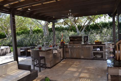 The beautiful lights catch the eye while the plants give a privacy wall. Outdoor Kitchen and pergola Project in South Florida ...