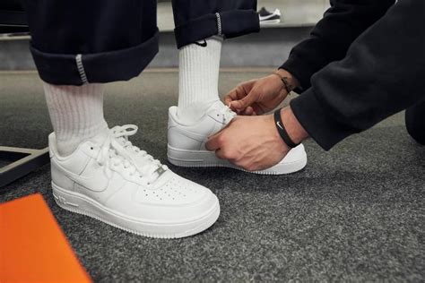 How To Accurately Measure Your Feet To Find Your Shoe Size Nike Com