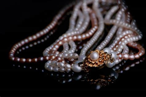 10 staple jewelry pieces every woman needs zigverve