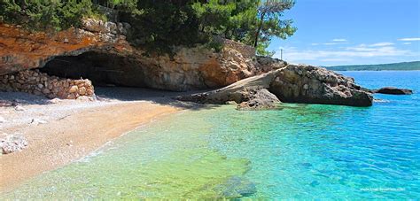 Bei uns findet ihr schöne kroatien bilder und infos zu einen der wenigen orte mit sandstrand in. Strand auf Hvar | Hvar strände, Hvar kroatien, Reisen