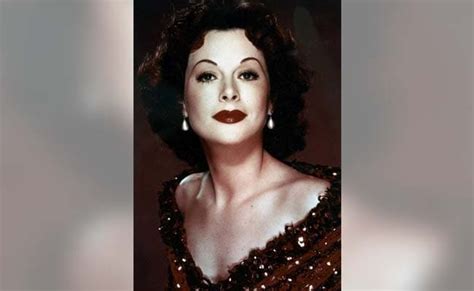 Hollywood Femme Fatale Hedy Lamarrs Double Life As A Scientist Inventor Of Wifi Bluetooth