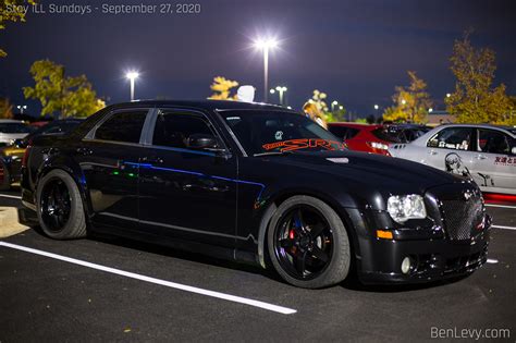 Black Chrysler 300 Srt8