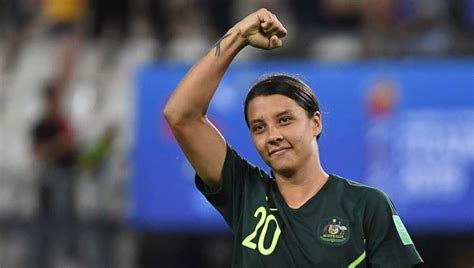 Another record crowd of 16k+ for yet another. Chelsea Offer Australia Star Sam Kerr Two-Year Deal Worth ...