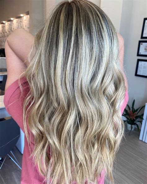 23 Best Champagne Blonde Hair Color Ideas For Every Skin Tone