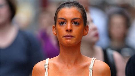 How To Apply Self Tanner Without Streaks Or Blotches Glamour