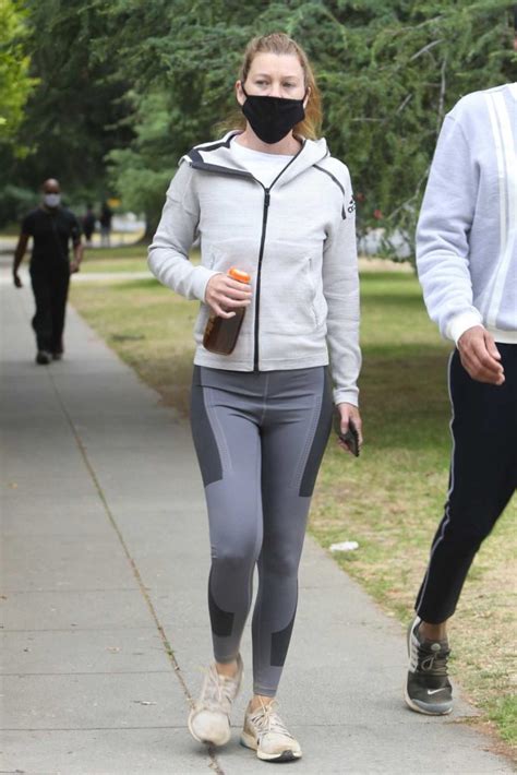 Ellen pompeo on friends scene 2 with ross and chandler. Ellen Pompeo in a Gray Leggings Was Seen Out with Chris ...