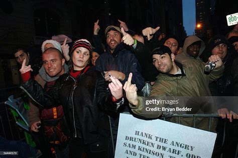 Howard Stern Fans Gesture During His Last Wxrk Show December 16 2005