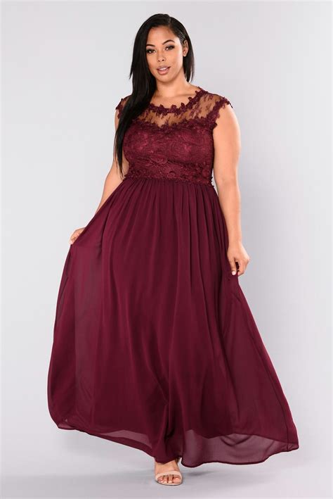 57 Plus Size Holiday Dresses That Will Make You Look Forward To Seeing