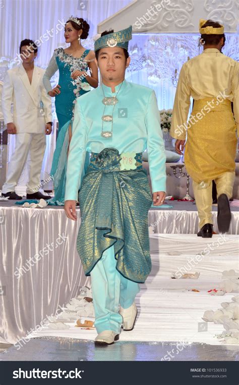 Lumut, Malaysia - Apr 22: A Model Walks The Runway Wearing Malay Bridal ...