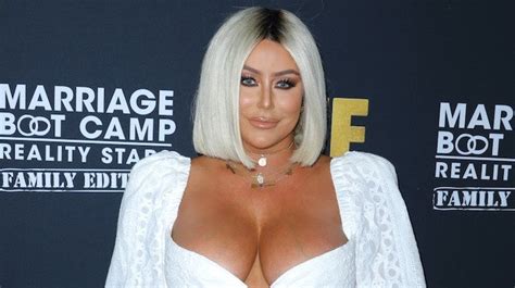 aubrey o day looks unrecognizable alongside farrah abraham at marriage boot camp premiere
