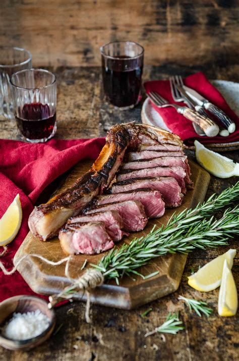 The bistecca alla fiorentina (beefsteak florentine style) is an italian steak made of veal (vitellone) or heifer (scottona) that, combined with the specific preparation, makes it one of the most popular dishes of tuscan cuisine. Bistecca alla Fiorentina | Florentine Steak | Chew Town ...