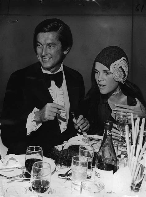 Ali Macgraw And Producer Robert Evans Married On This Date 50 Years