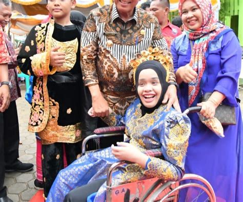 Pemprov Kepri Beri Bantuan Penyandang Disabilitas Dan Lansia Rp 1 3