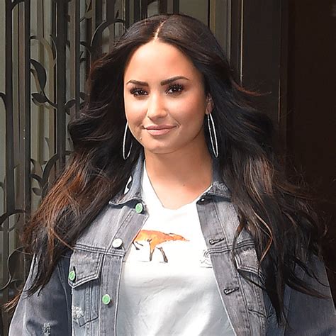 Demi Lovato Just Chopped Off All Of Her Hairsee Her Shocking New Look Shefinds