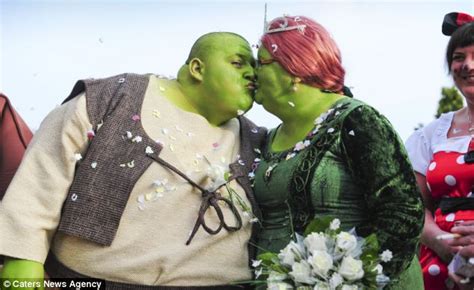 Are You Green With Envy Couple Dress Up As Shrek And Princess Fiona
