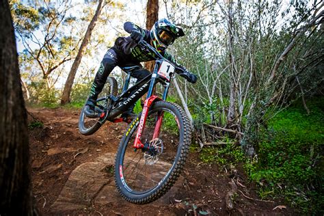 Canyon Sender Cfr Gives Full Carbon Dh Race Mountain Bike All New