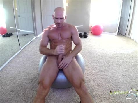 Porn Stud Johnny Sins Jerks Off While Working Out Vidéos