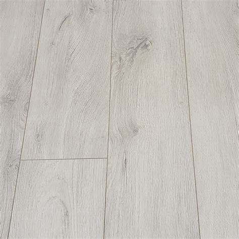 Laminate Flooring Oak Toscano 193mm Flat