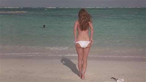 Kelly Brook Totally Nude At The Beach Porn Pictures Xxx Photos Sex