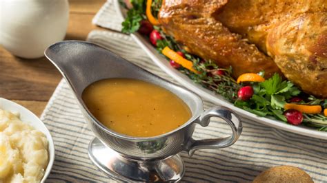 Andrew Zimmerns Tip For Making Flavorful Turkey Gravy