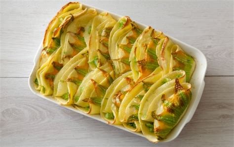Ricetta Crêpes agli asparagi e fiori di zucca Cucchiaio d Argento