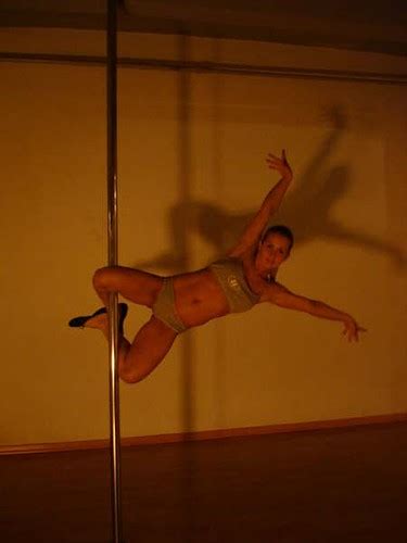 Pole Dance Knee Hold Pole Dance Reis Flickr
