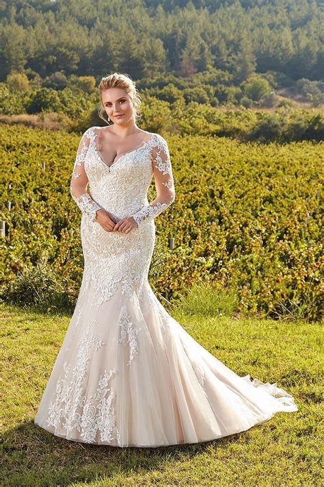 Elegant Plus Size Wedding Dresses 2019 V Neck Sheer Long Sleeves Lace Mermaid Wedding Bridal