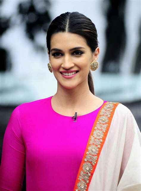 Pin By Fayza Akhtar On Kriti Sanon Bollywood Celebrities Indian Actress Hot Pics Actresses
