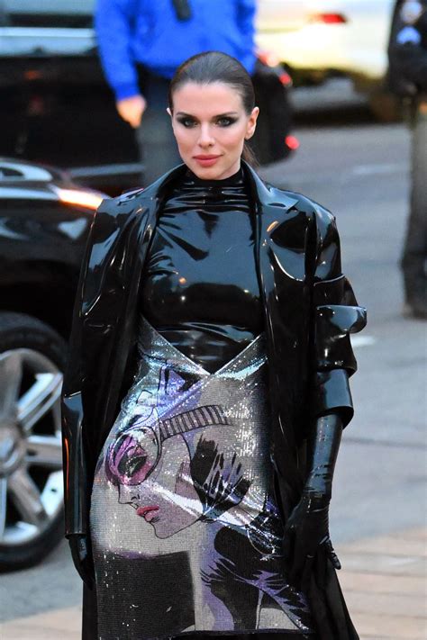 Julia Fox Channels Catwoman In Latex Outfit At ‘the Batman Premiere
