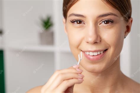 Premium Photo Cheerful Brunette Woman Using Dental Floss In Bathroom