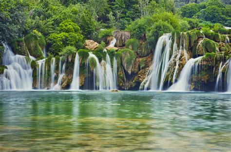 Breathtakingly Beautiful Waterfalls Around The World