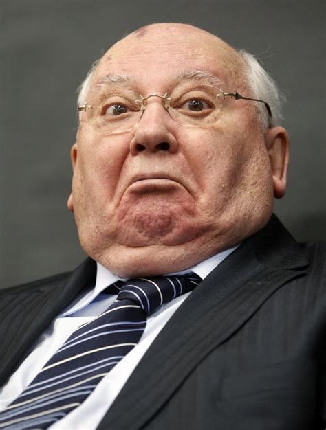 Ronald reagan, eut un échange historique avec l'ancien chef de l'union soviétique, mikhaïl gorbatchev. Mikhail Gorbachev